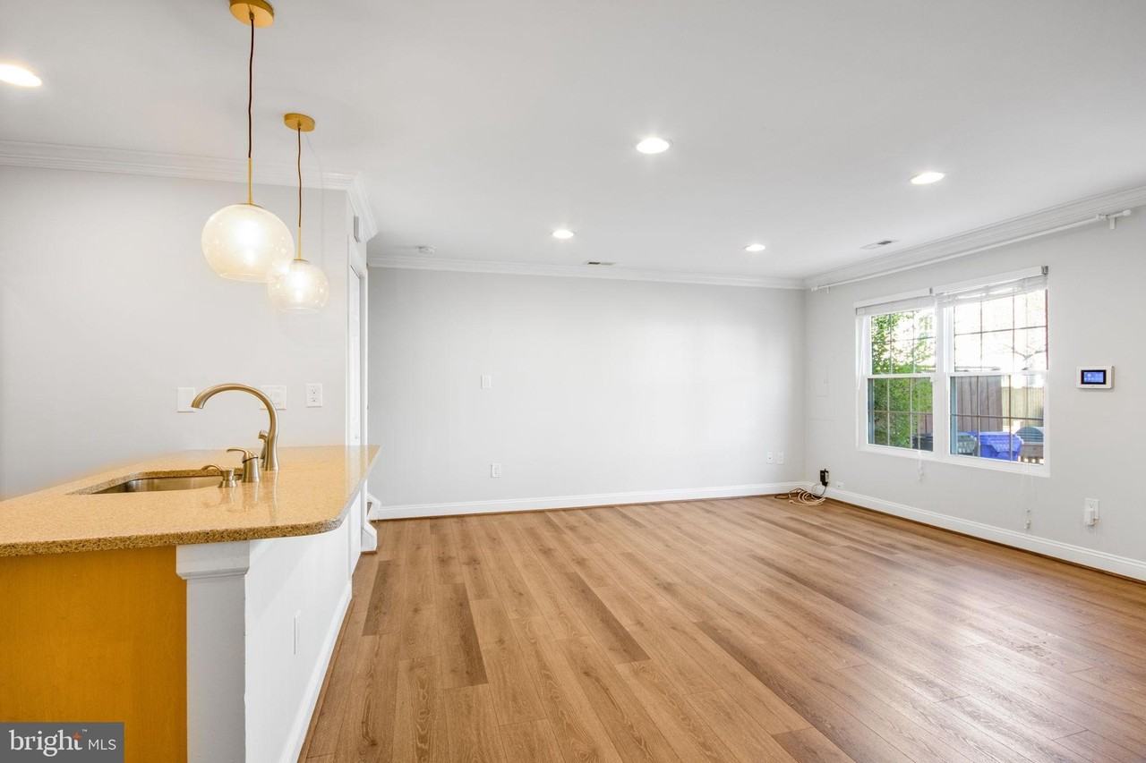 14318 S Shore Ct - Photo 7 of 38