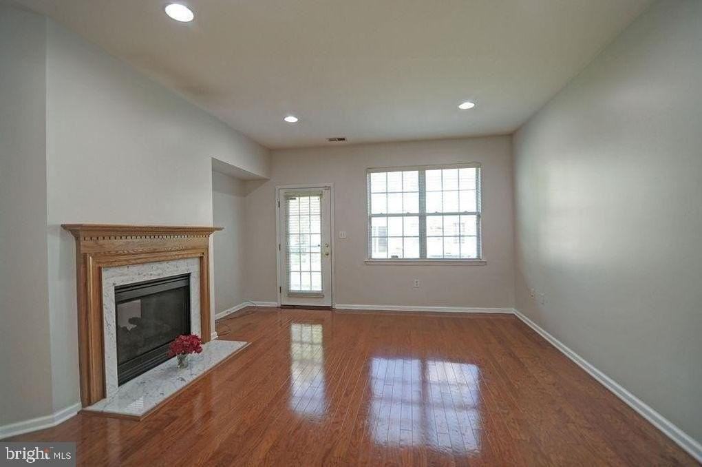 42 Haddon Ct - Photo 3 of 12