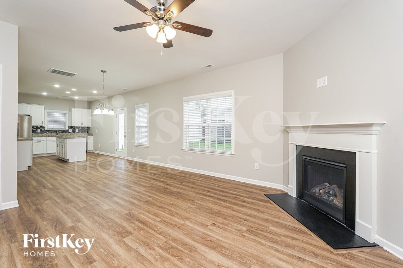 817 Sagemount St - Photo 2 of 19