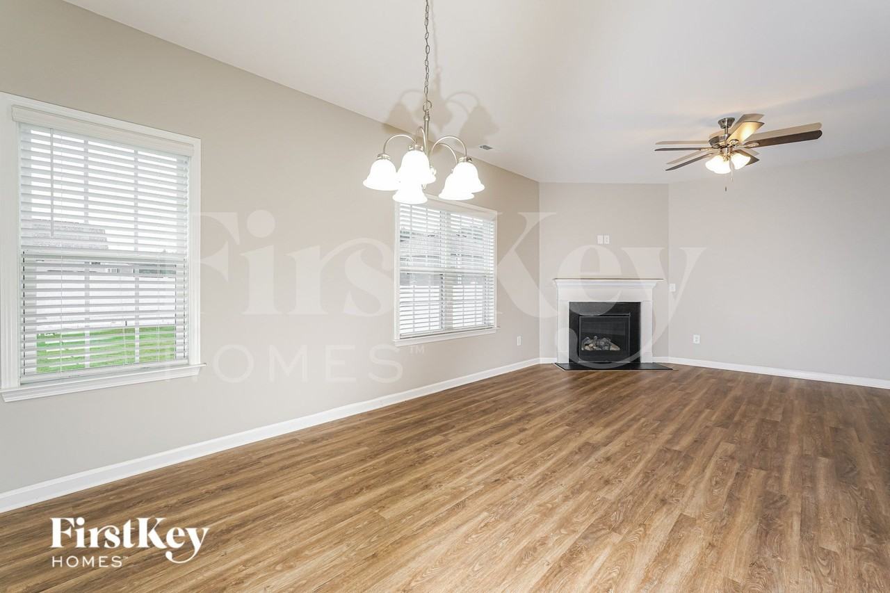 817 Sagemount St - Photo 3 of 19