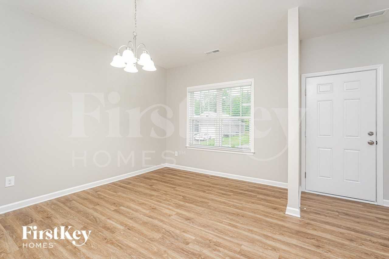 817 Sagemount St - Photo 5 of 19