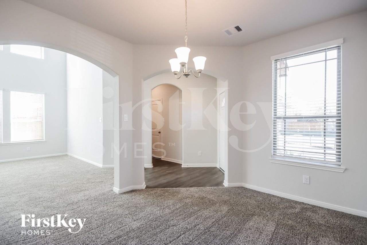 26207 Cooperstown Way - Photo 4 of 14