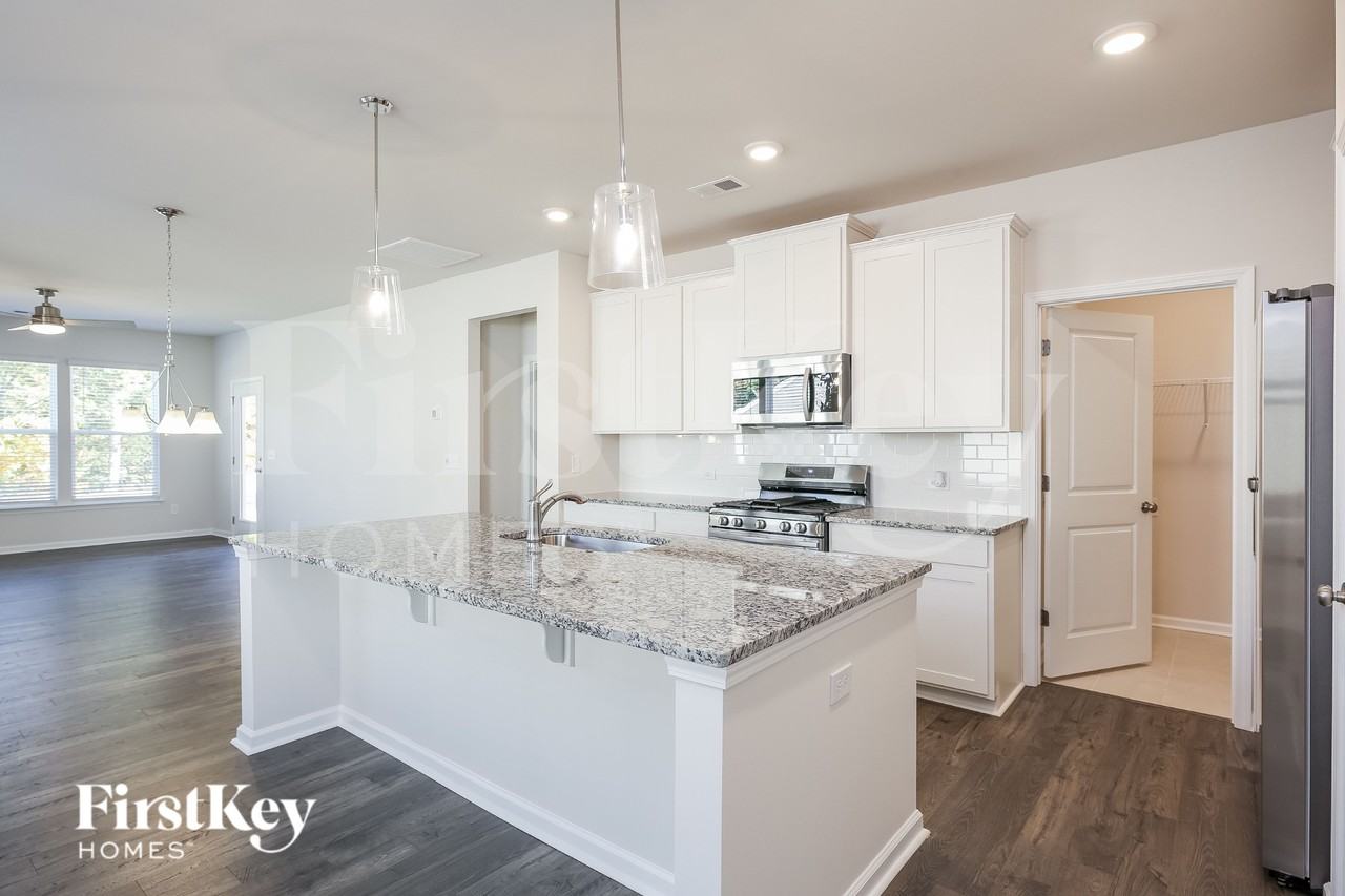 534 Hillpark Ln - Photo 5 of 15