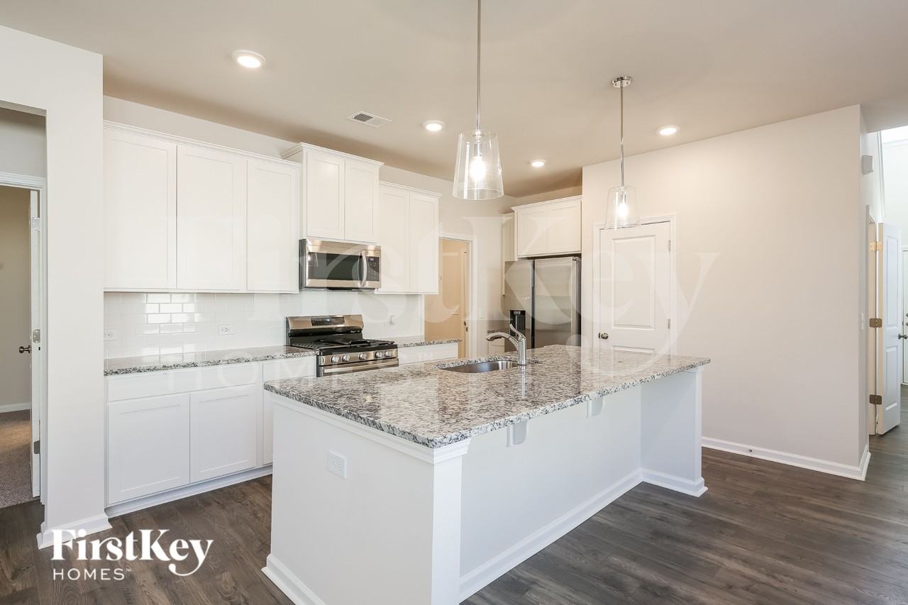 534 Hillpark Ln - Photo 6 of 15