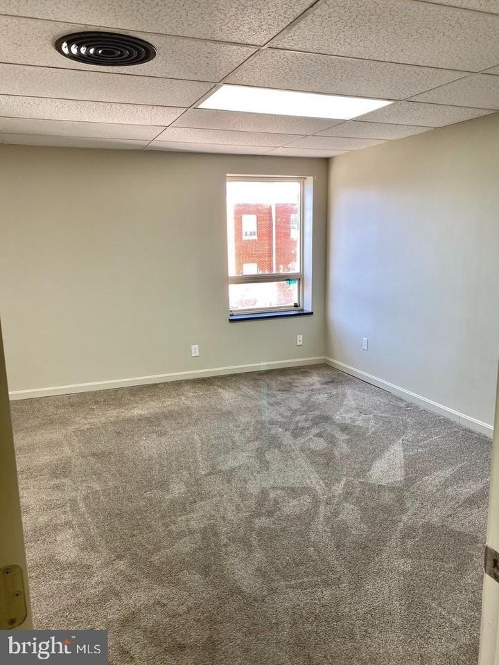 306 S Main St #B - Photo 5 of 10