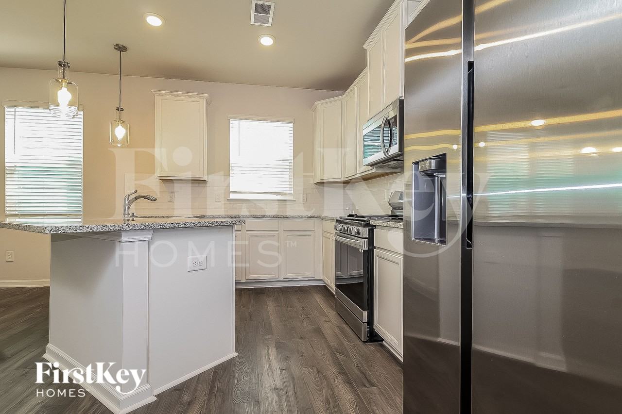 310 Ashborne Ln - Photo 4 of 15