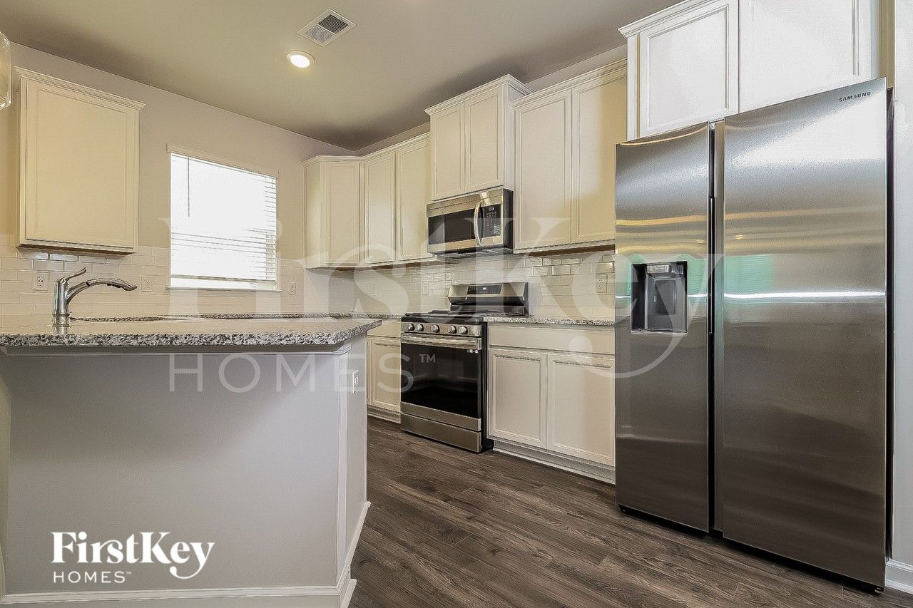 310 Ashborne Ln - Photo 5 of 15