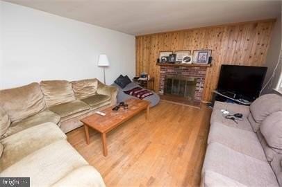 10505 Forest Ave - Photo 2 of 25