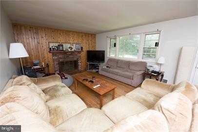 10505 Forest Ave - Photo 3 of 25