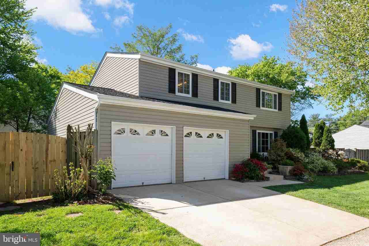 1103 Burwick Dr - Photo 4 of 43