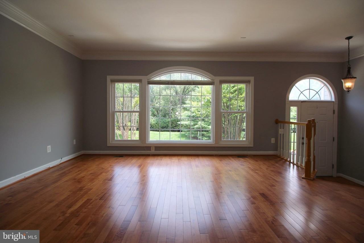 3800 Elmwood Towne Way - Photo 5 of 32
