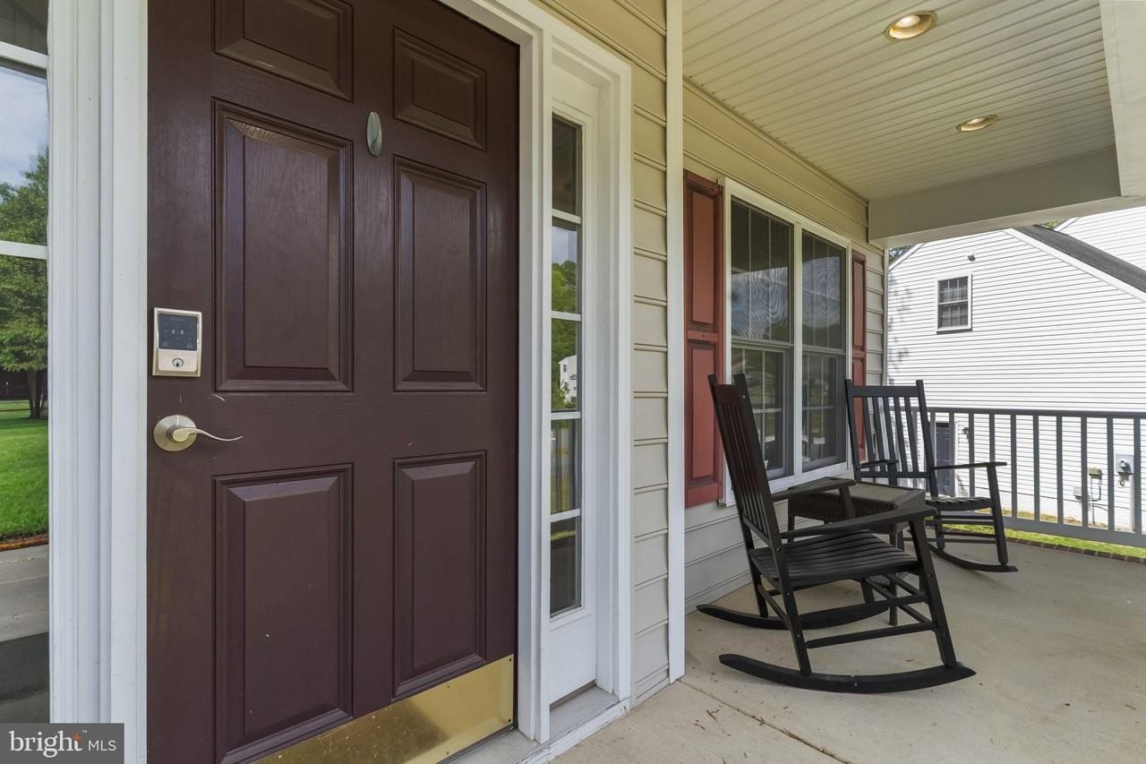 9533 Barbaras Way - Photo 2 of 43