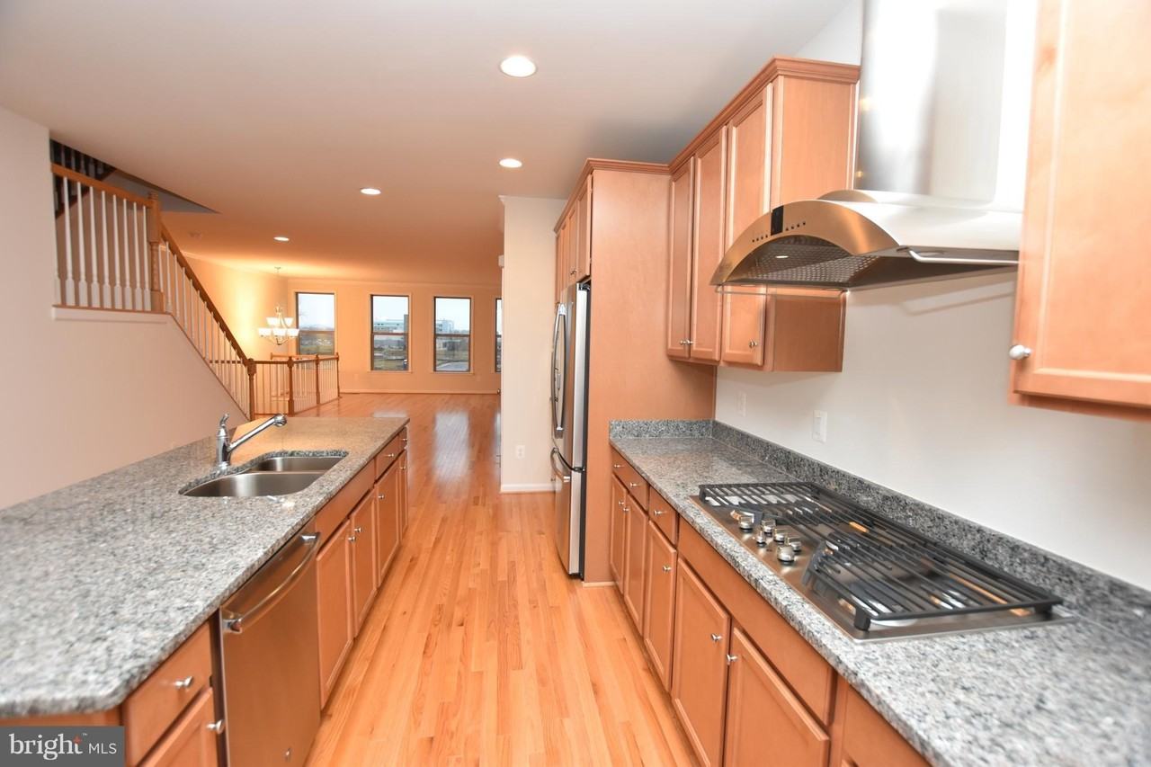 42452 Dogwood Glen Sq - Photo 2 of 25