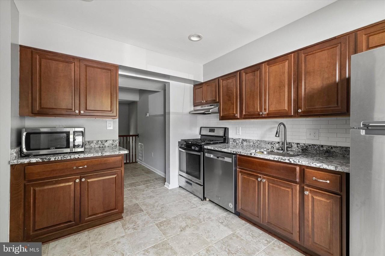2022 Mayflower Dr - Photo 3 of 42