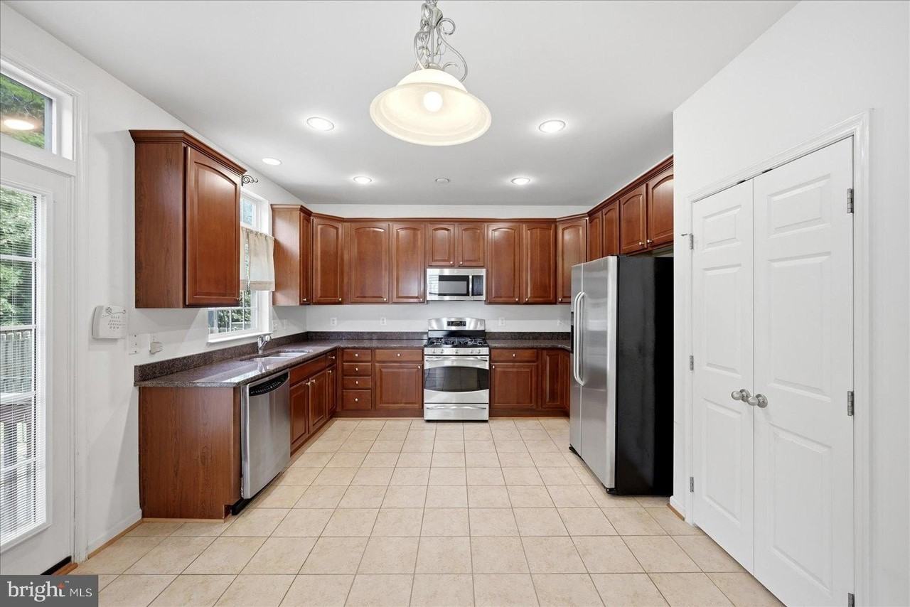 195 Woodstream Blvd - Photo 2 of 25