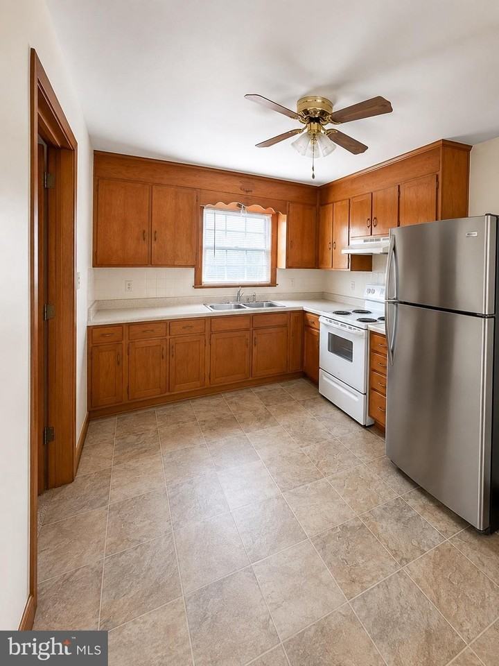 403 Market Ave - Photo 2 of 6