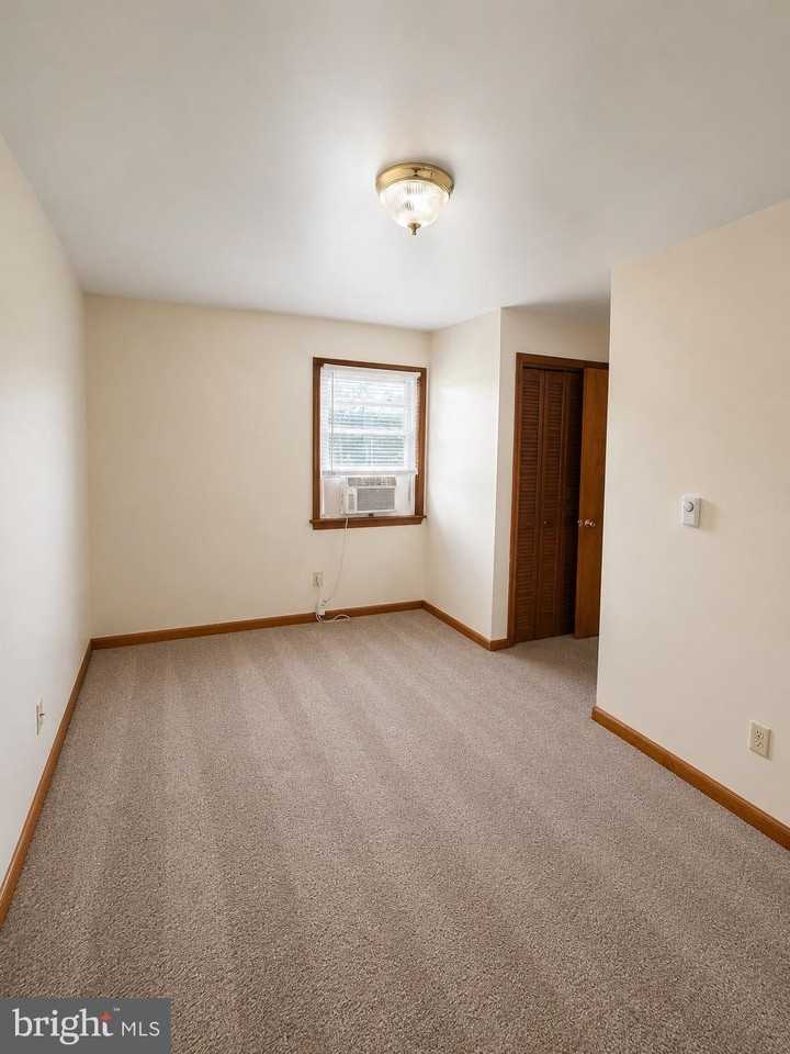 403 Market Ave - Photo 4 of 6