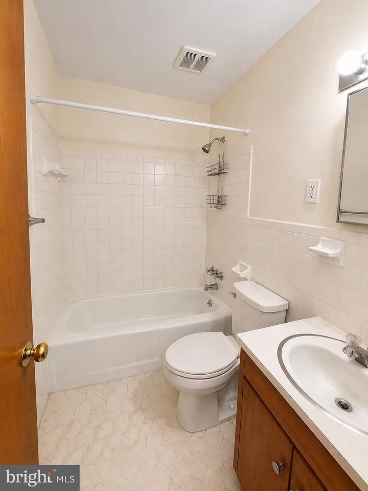 403 Market Ave - Photo 5 of 6