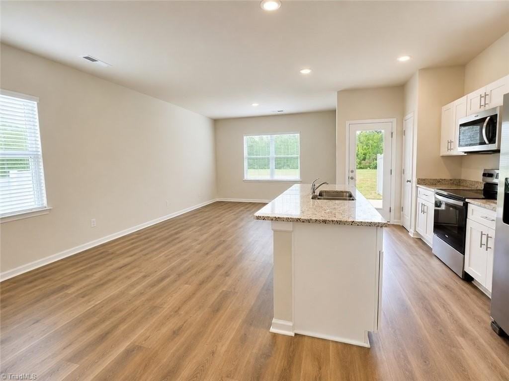 5522 Avery Dr - Photo 4 of 18