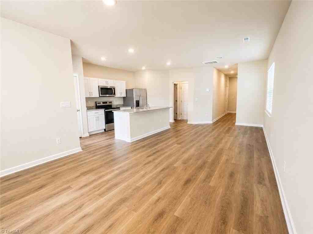 5522 Avery Dr - Photo 5 of 18