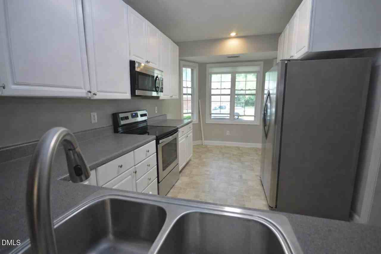 3319 Philmont Dr - Photo 4 of 23