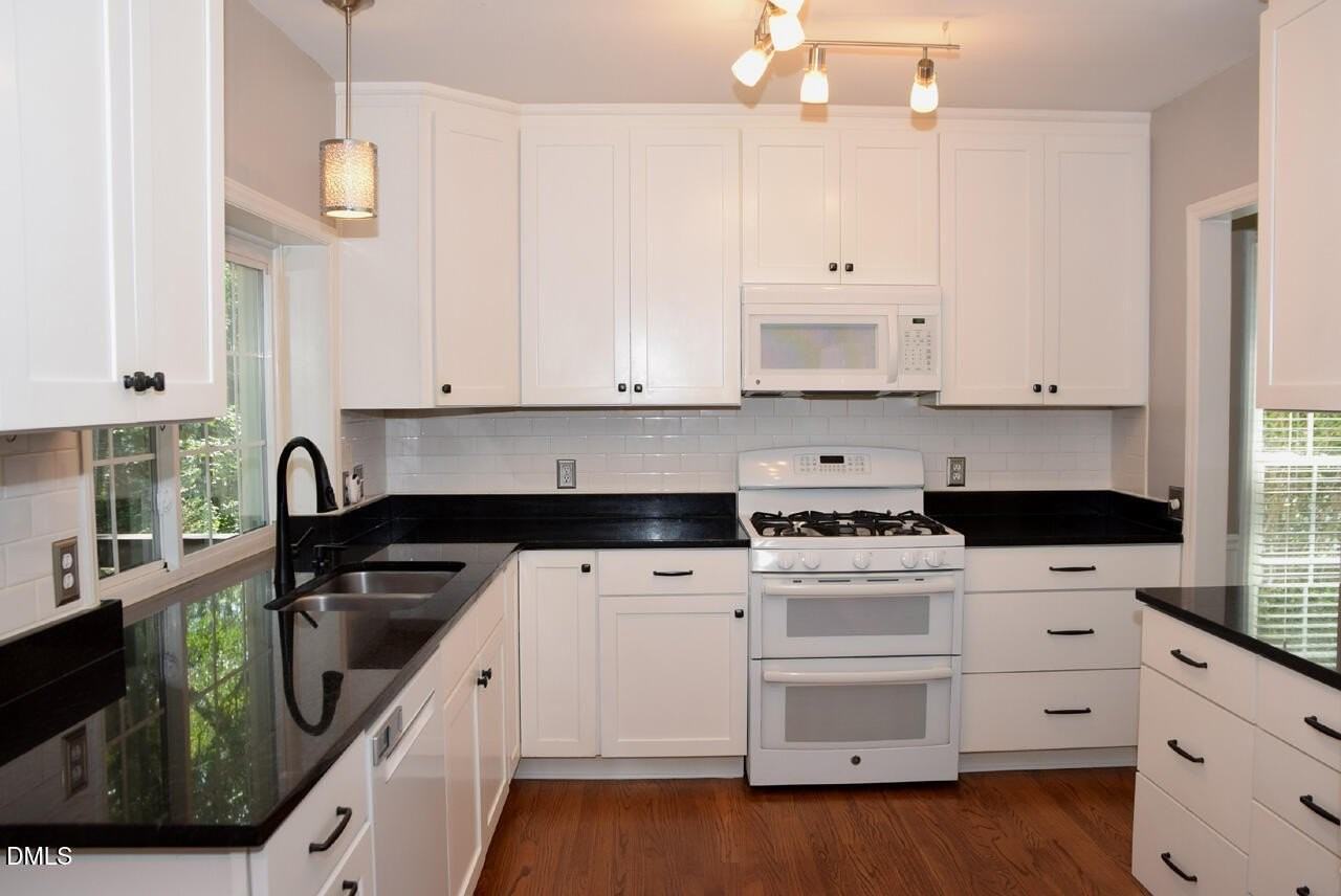103 Ashley Brook Ct - Photo 6 of 40