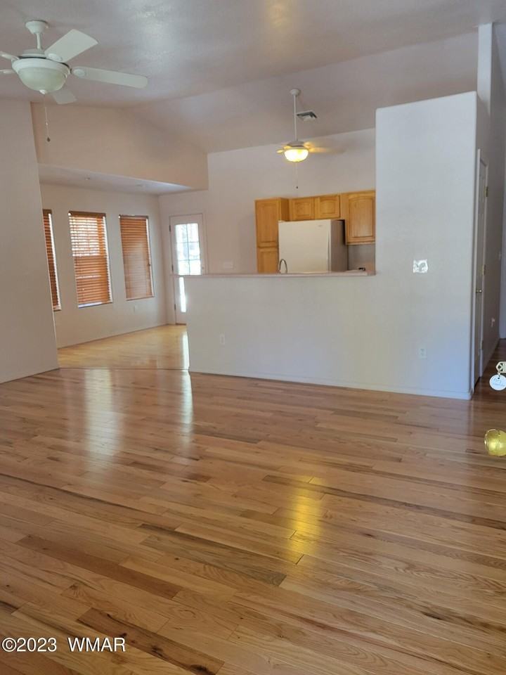 1707 E Woodchuck Ln - Photo 4 of 26