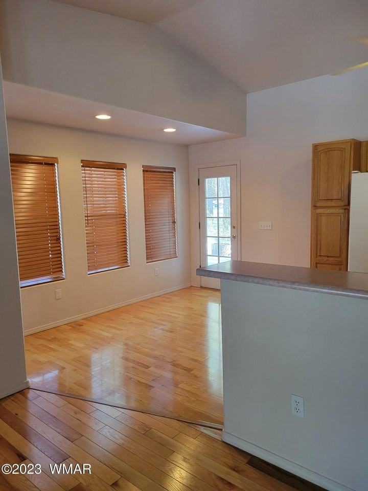 1707 E Woodchuck Ln - Photo 5 of 26