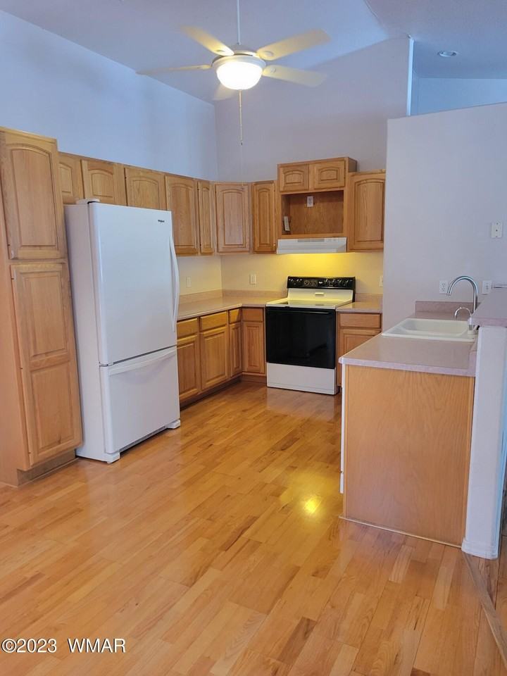 1707 E Woodchuck Ln - Photo 6 of 26