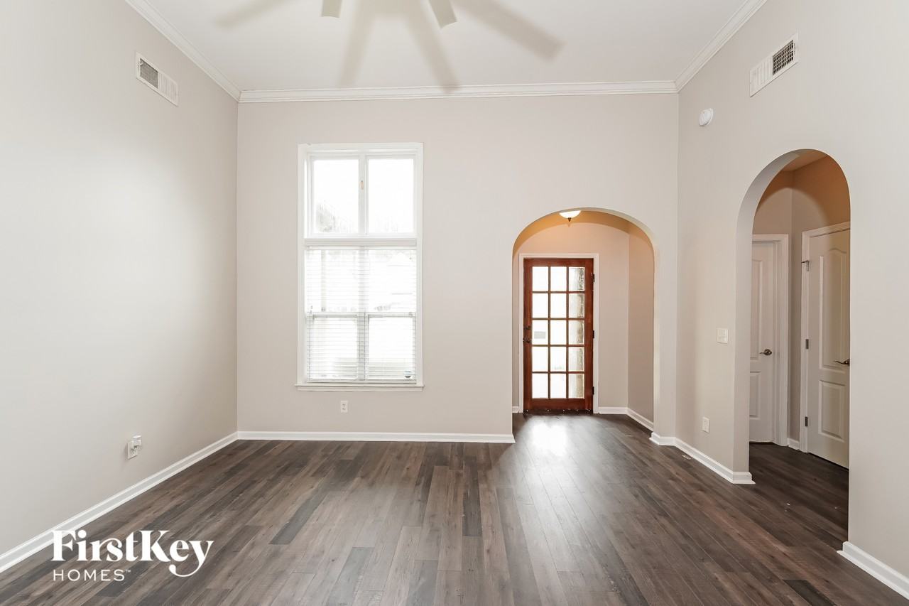 995 Valley Cir - Photo 2 of 15
