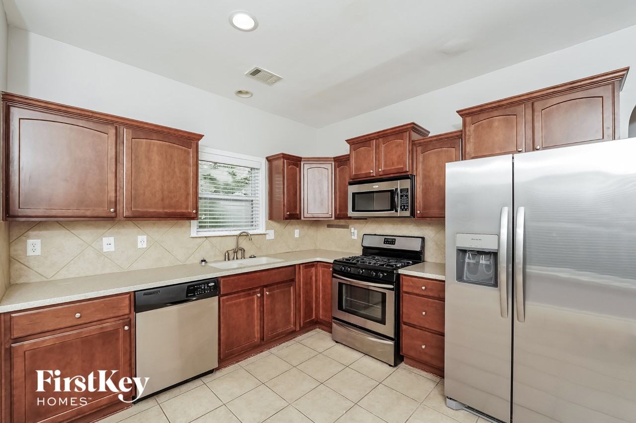 995 Valley Cir - Photo 4 of 15