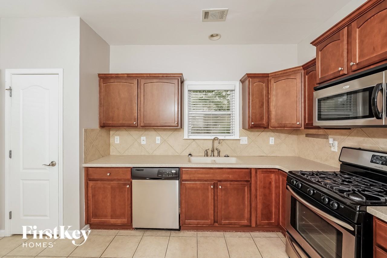 995 Valley Cir - Photo 5 of 15