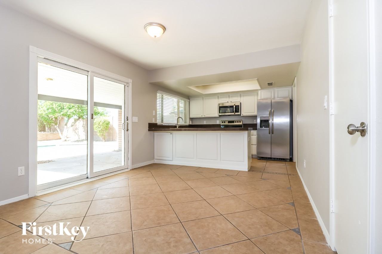 3921 W Pershing Ave - Photo 5 of 14
