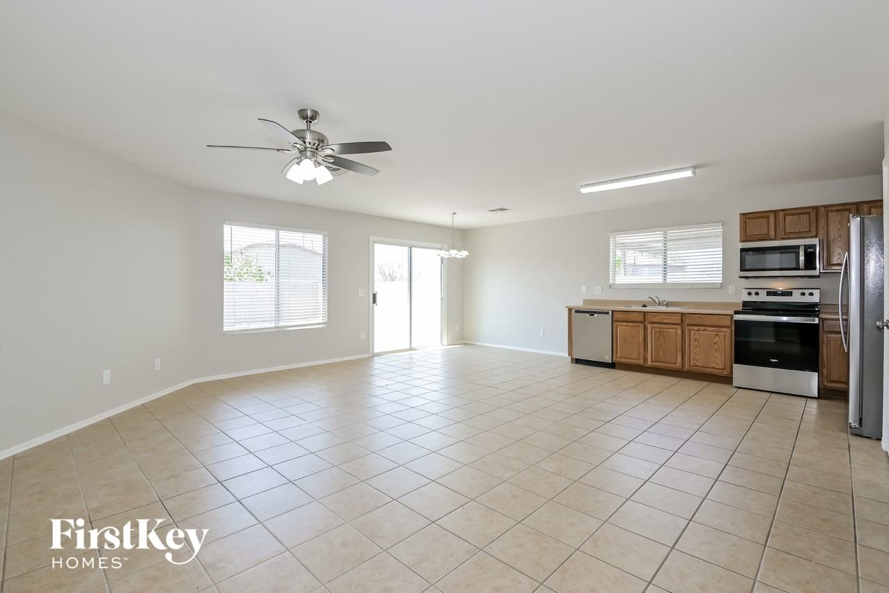 5747 W King Snake Dr - Photo 4 of 15