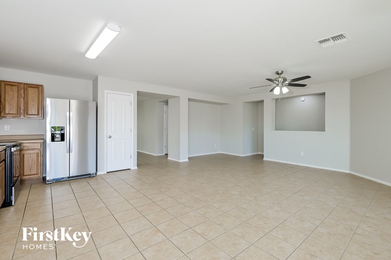 5747 W King Snake Dr - Photo 5 of 15