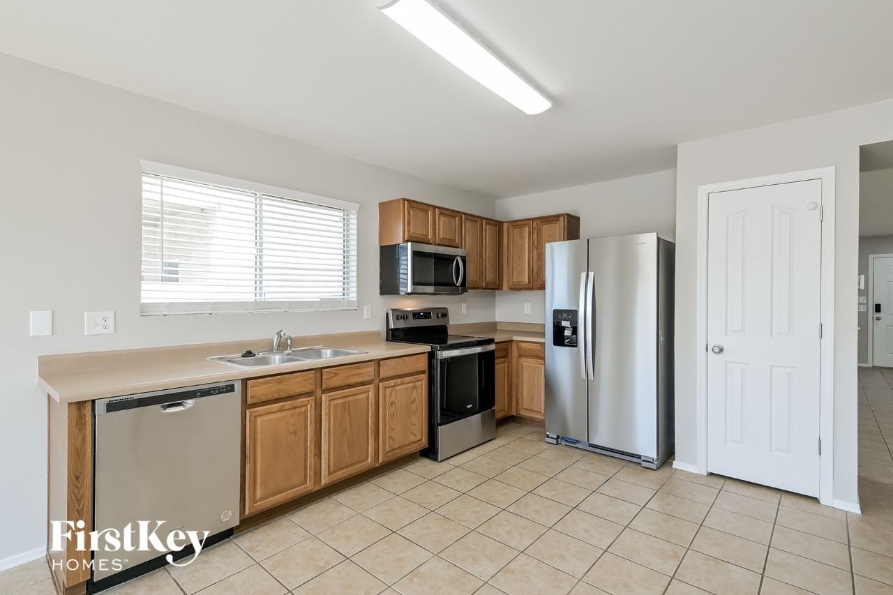 5747 W King Snake Dr - Photo 6 of 15