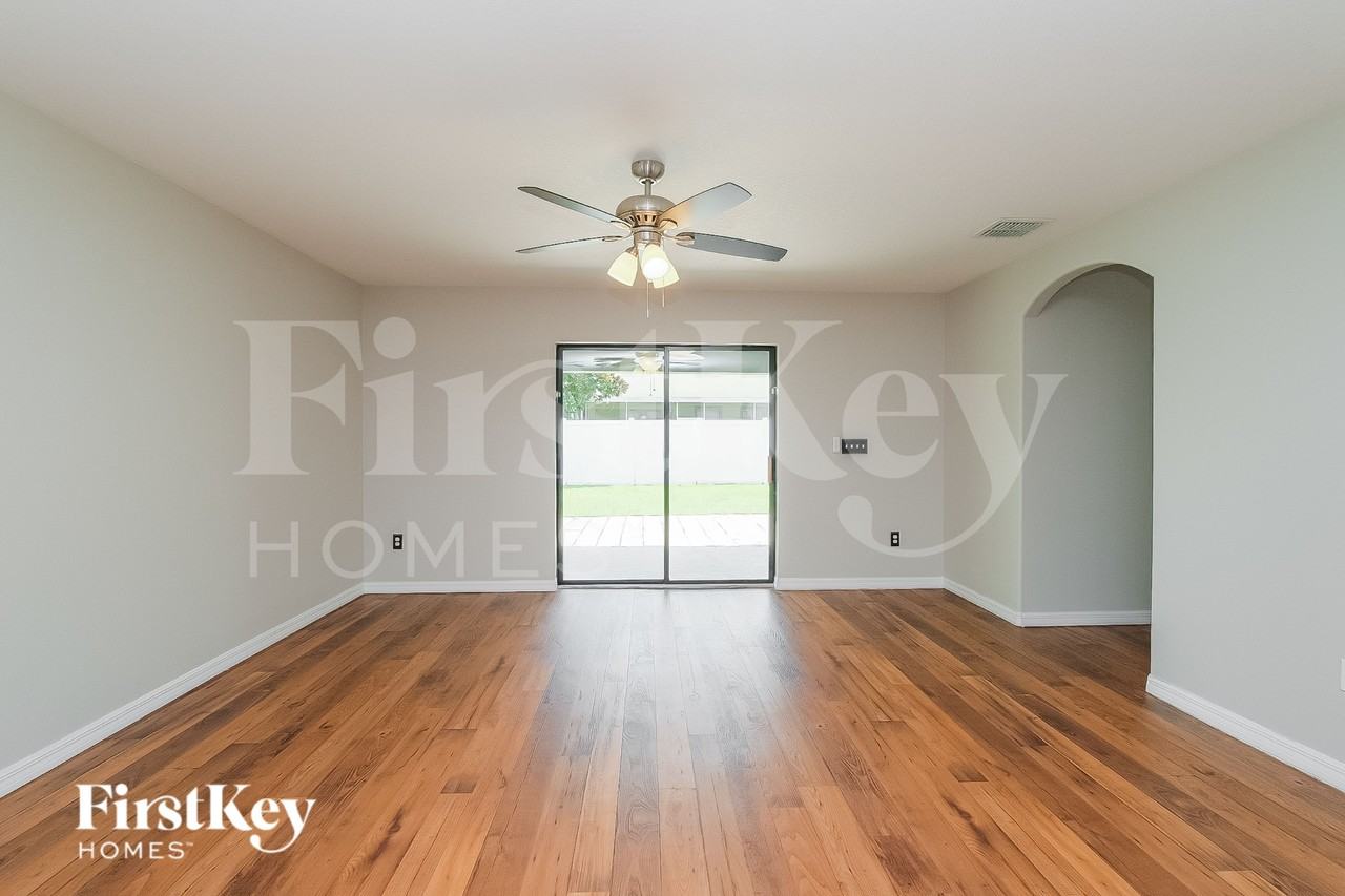 11867 Thicket Wood Dr - Photo 2 of 18