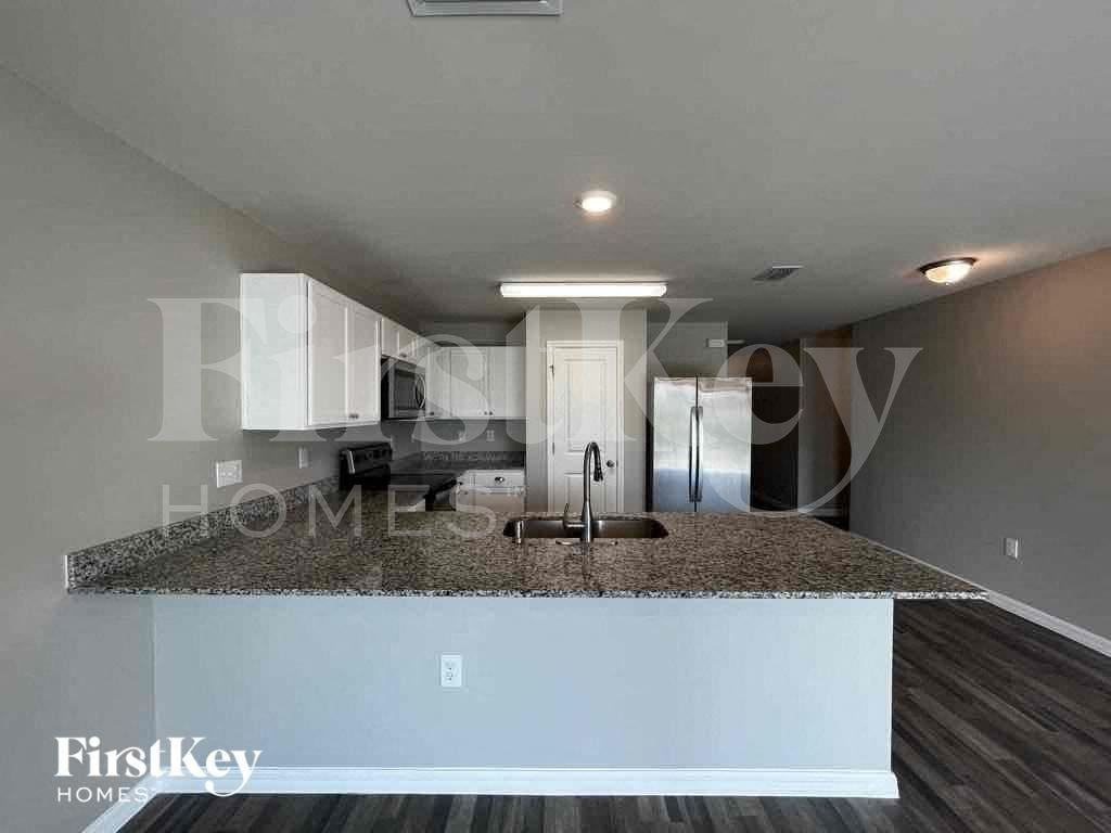 1005 Nw 13th Ave - Photo 4 of 28