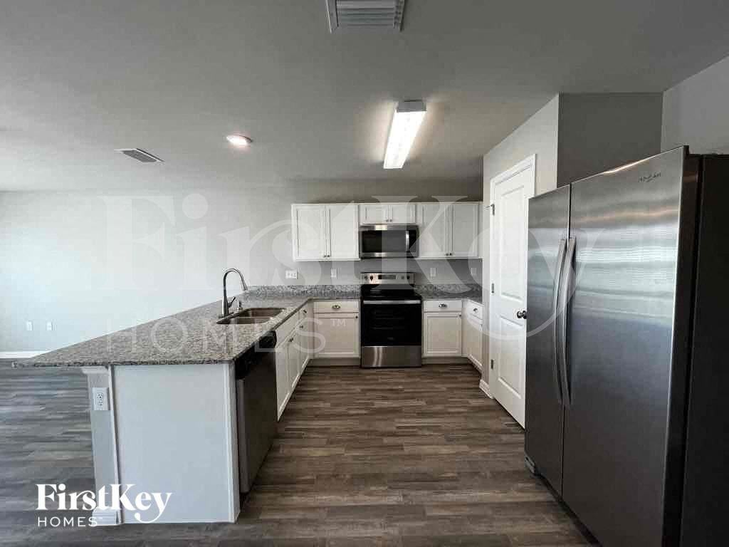 1005 Nw 13th Ave - Photo 5 of 28