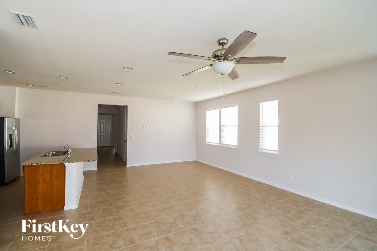 95509 Hanover Ct - Photo 3 of 15