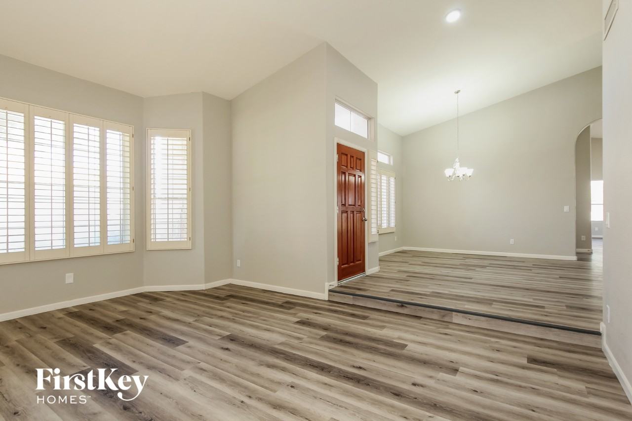 3949 N 111th Dr - Photo 4 of 15