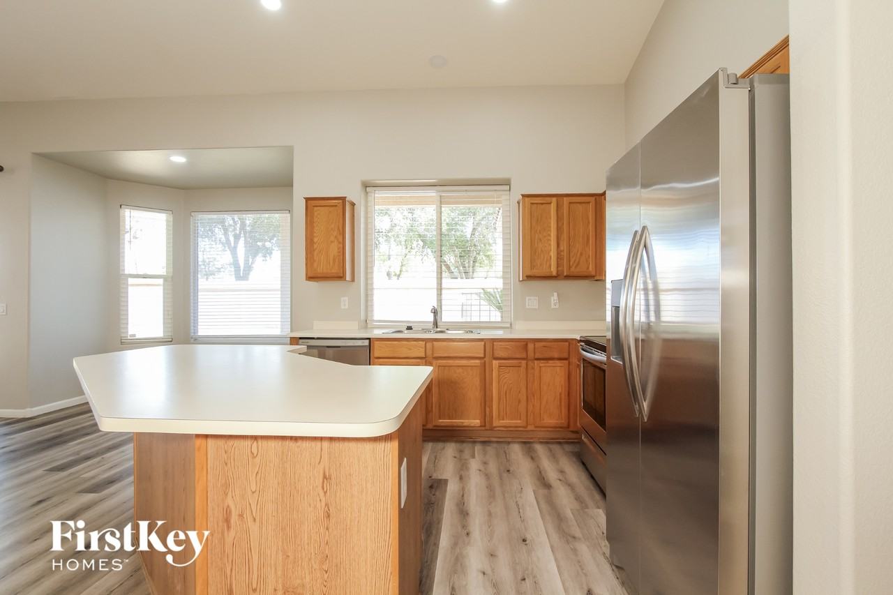 3949 N 111th Dr - Photo 5 of 15