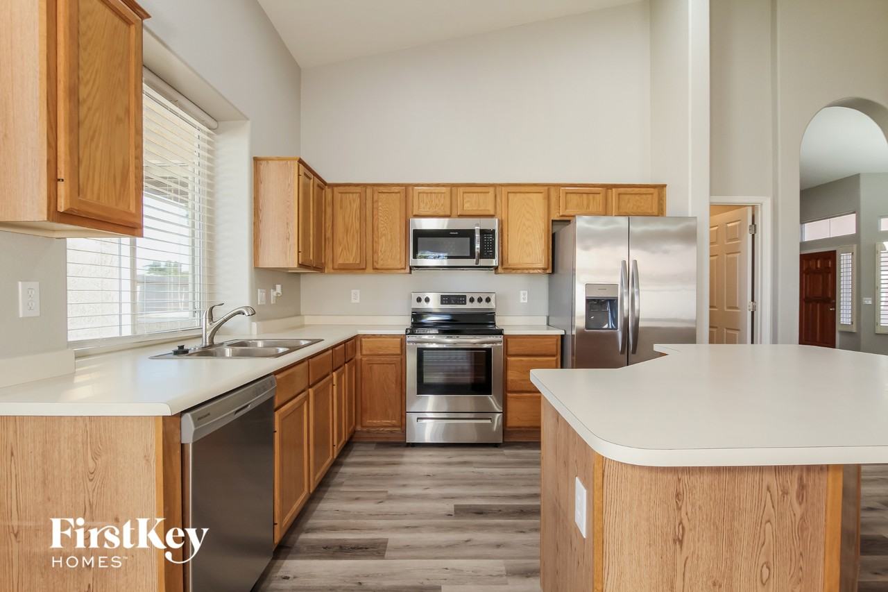 3949 N 111th Dr - Photo 6 of 15
