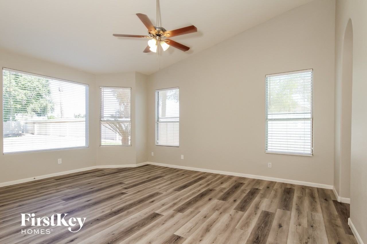 3949 N 111th Dr - Photo 7 of 15