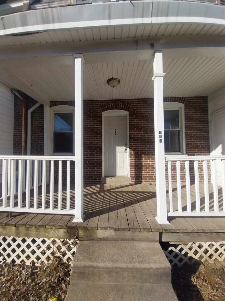 514 W 30th St - Photo 2 of 10