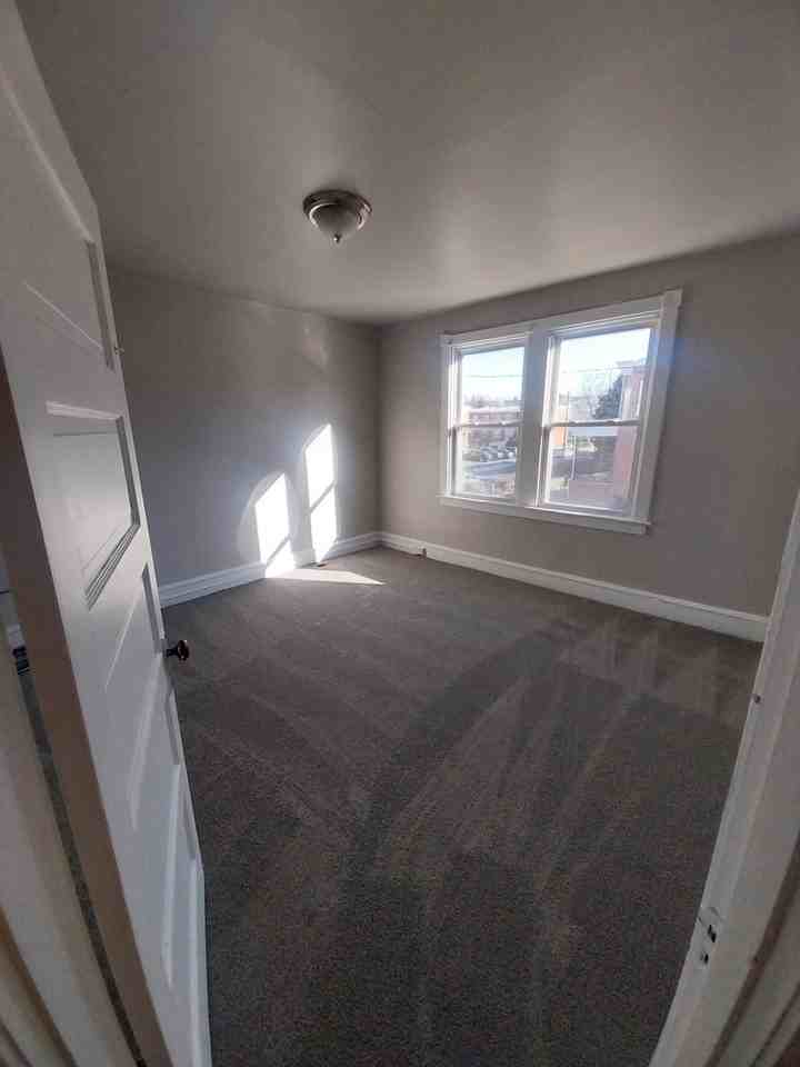 514 W 30th St - Photo 7 of 10