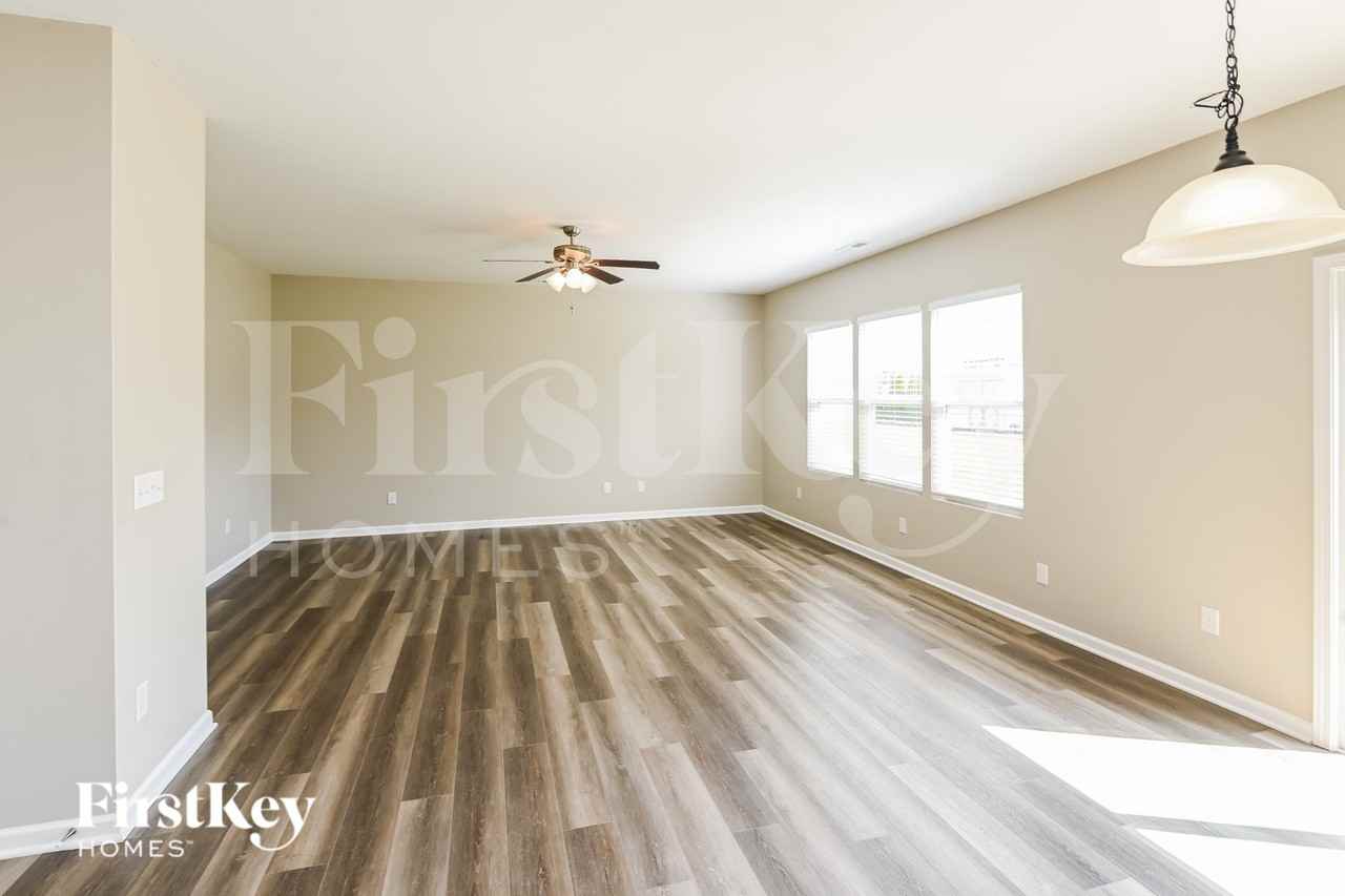 11608 Lusterleaf Holly Rd - Photo 3 of 18