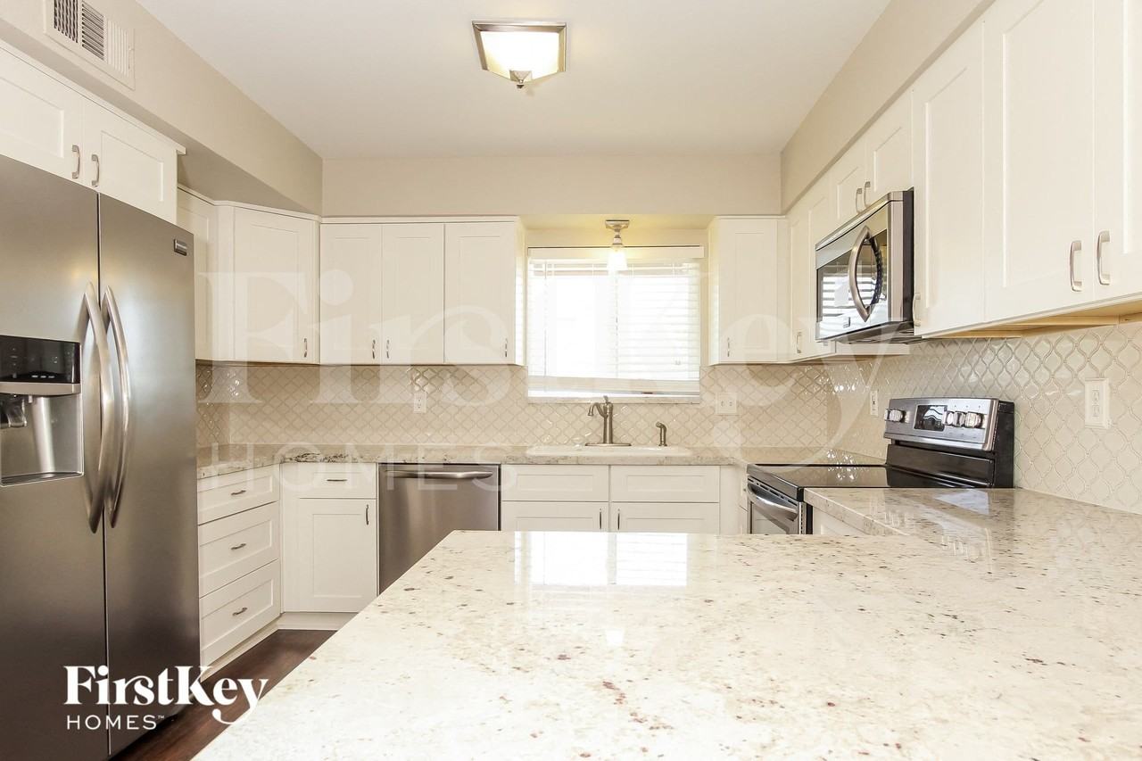 18630 N 17th Ave - Photo 6 of 15