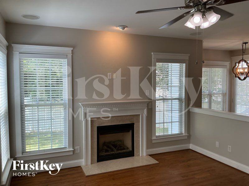 125 E Fenway Ave - Photo 2 of 10