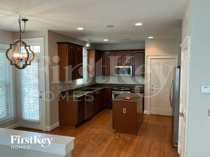 125 E Fenway Ave - Photo 3 of 10
